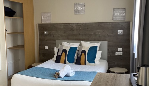 Economy-Dreibettzimmer, Blick auf den Innenhof