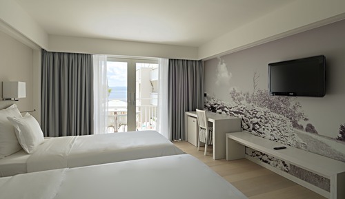 Doppelzimmer, Balkon, eingeschränkter Meerblick