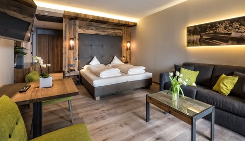 Superior-Suite, 2 Schlafzimmer, Balkon, zum Garten hin