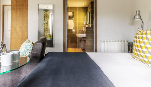 Premium-Doppel- oder -Zweibettzimmer