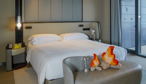 Premium-Zimmer, 1 King-Bett, Balkon (Camping Theme)