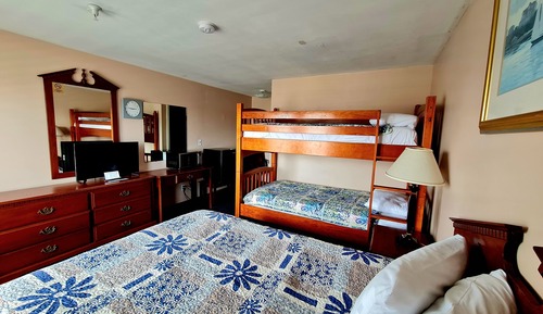 Standard Room, 1 Queen Bed and 1 Bunk Bed