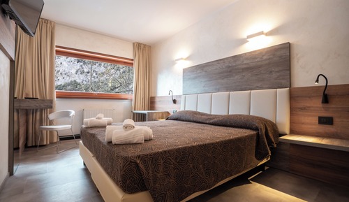 Superior-Doppel- oder -Zweibettzimmer