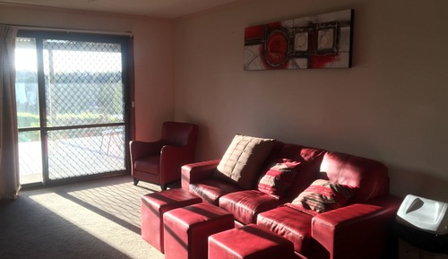 Familienapartment, 2 Schlafzimmer, Hügelblick, zum Garten hin