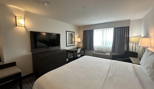 Standardzimmer, 1 King-Bett, barrierefrei, Kühlschrank und Mikrowelle (Dining Table)