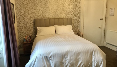 Superior-Doppel- oder -Zweibettzimmer