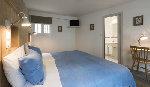 Doppel- oder Zweibettzimmer