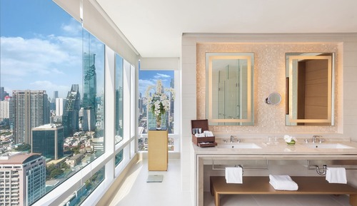 Executive Suite with Lounge Access