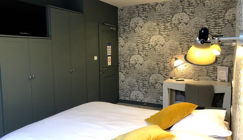 Doppelzimmer, Badewanne