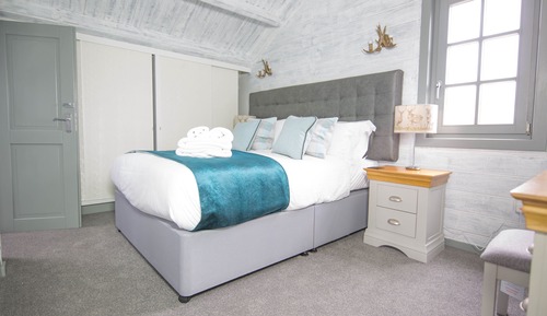 8 berth Luxury Wooden lodge 4 Bed Hot Tub