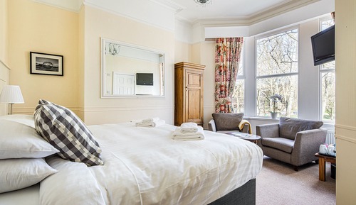 Deluxe-Doppel- oder -Zweibettzimmer, mit Bad, Gartenblick
