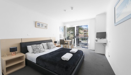 Deluxe-Suite, 1 Queen-Bett, Balkon, eingeschränkter Meerblick