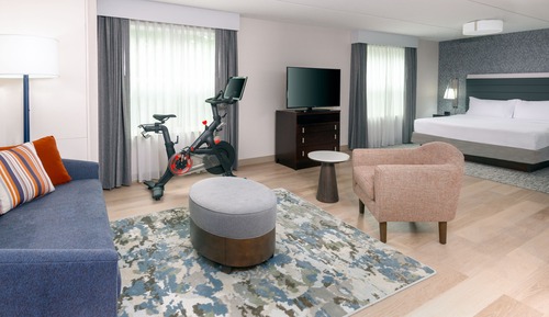 Zimmer, 1 King-Bett (In-Room Peloton Bike)