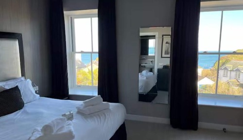 Classic-Doppelzimmer, 1 King-Bett, eingeschränkter Meerblick