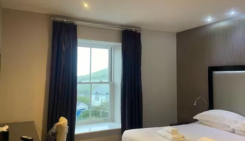 Luxury-Doppelzimmer, 1 King-Bett, eingeschränkter Meerblick