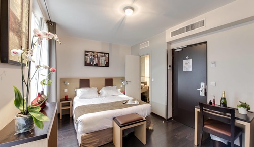 Superior-Doppel- oder -Zweibettzimmer