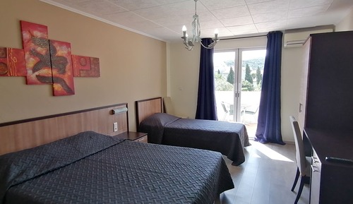 Standard-Dreibettzimmer, mit Bad (Triple)