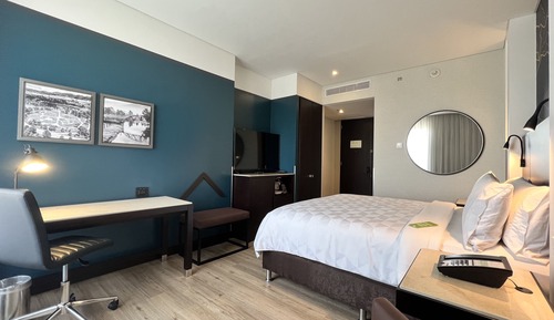 Standardzimmer, 1 King-Bett, Stadtblick (High Floor)