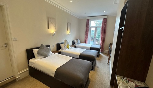 Dreibettzimmer, mit Bad