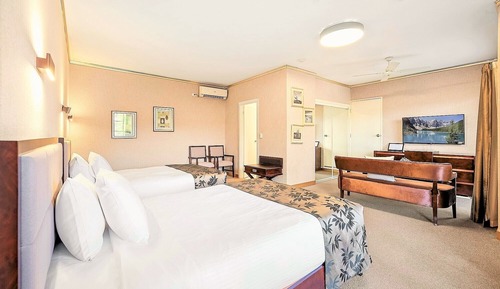 Comfort-Suite, 2 Queen-Betten, Badewanne, Hügelblick