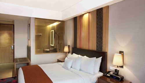 Standardzimmer, 1 King-Bett, Poolblick