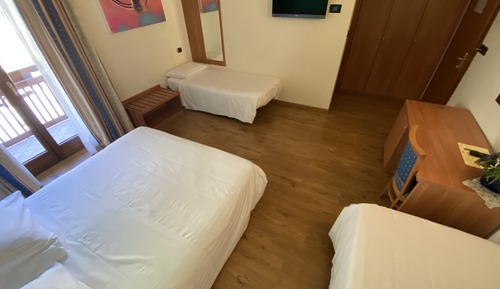 Standard-Vierbettzimmer, Bergblick