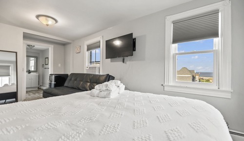 Romantisches Doppelzimmer, eigenes Bad, Meerblick (The Overlook Room)