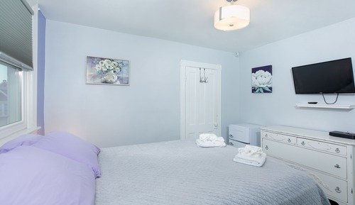 Standard-Doppelzimmer, mit Bad (Sweet Violets Room)