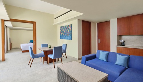 Suite, 1 King-Bett, Nichtraucher, Poolblick