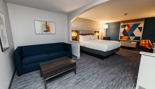 Suite, 1 King-Bett, barrierearme Badewanne (Communications)