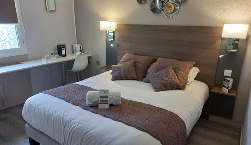Superior-Doppelzimmer, eigenes Bad, zum Garten hin