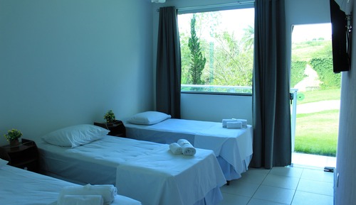 Traditional-Dreibettzimmer, Gartenblick