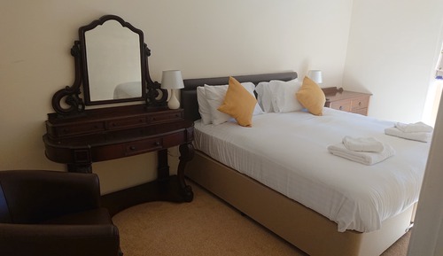 Dreibettzimmer (The Taw)