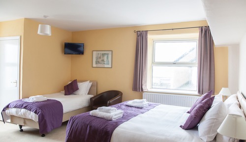 Dreibettzimmer (The Exe)