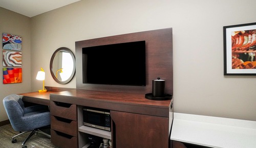 Zimmer, 1 King-Bett und Schlafsofa, Nichtraucher, Kühlschrank und Mikrowelle
