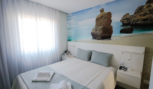 Standard-Doppel- oder -Zweibettzimmer, eingeschränkter Meerblick