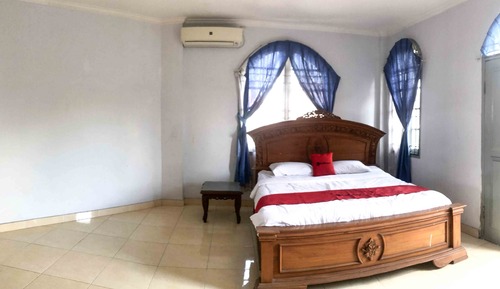 Deluxe Room (Reddoorz)