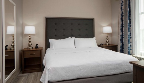 Suite, 1 King-Bett (Hearing)