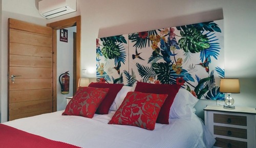 Doppel- oder Zweibettzimmer