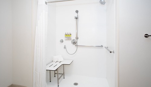 Standardzimmer, 2 Queen-Betten, barrierearm (Roll-In Shower)