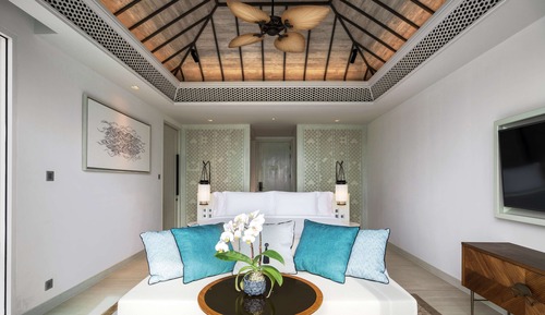 Premium Ocean Pool Suite King