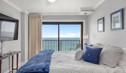 Apartment (Commodore 1109 (1/2))