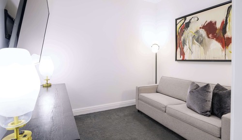 Junior-Suite, 1 King-Bett, barrierefrei (Mobility & Hearing, Roll-in Shower)