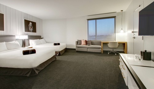 Zimmer, 2 Queen-Betten (Hearing)