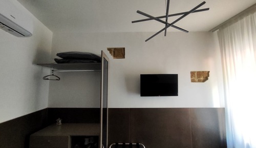 Comfort-Doppelzimmer, eigenes Bad, Blick auf den Innenhof (Vesuvio)