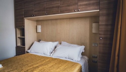 Basic-Zimmer, 1 Schlafzimmer, mit Bad, Blick auf den Innenhof