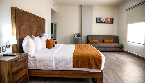 King Suite, Breakfast Included - Non-Smoking