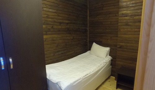 Dreibettzimmer, Kamin (Bungalow)