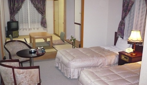 Traditional-Zimmer (Japanese Western Style)