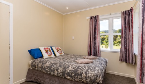 Waitangi Beach Bach 30B